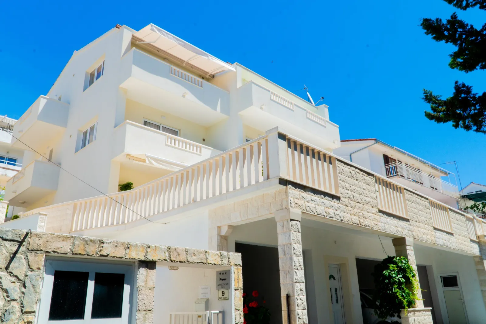 Apartments Nikolina, Hvar